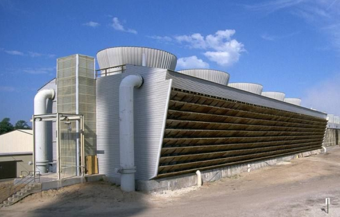 鋼結(jié)構大型工業(yè)冷卻塔維修